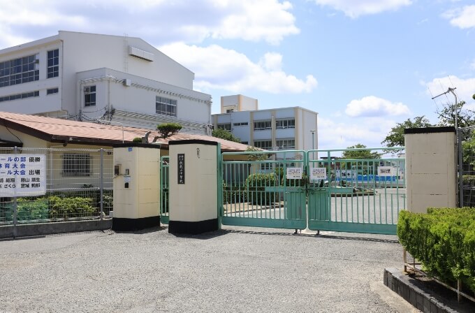 市立歌敷山中学校