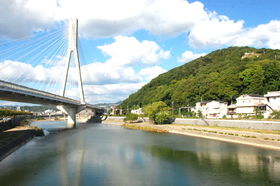 猪名川/徒歩11分（約840m）