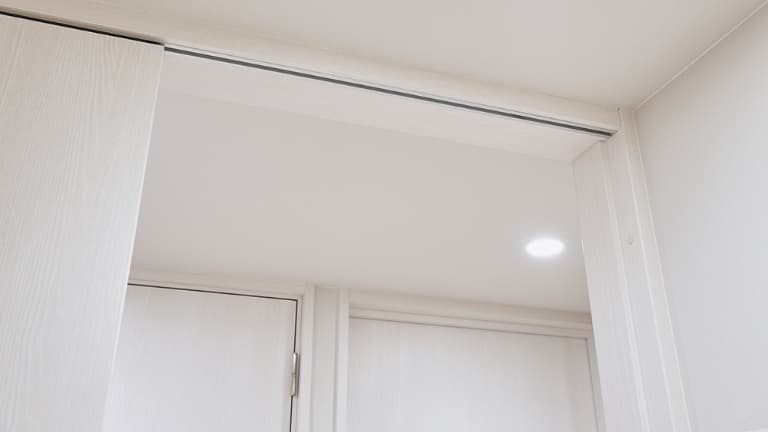 洗面洗濯室の扉の写真