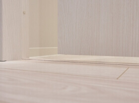 引き戸の床が接地してないことを示す写真