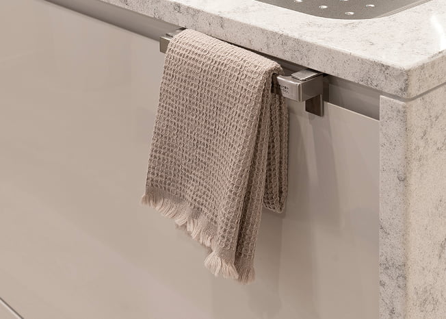 タオルかけにタオルがかかっている状態の写真