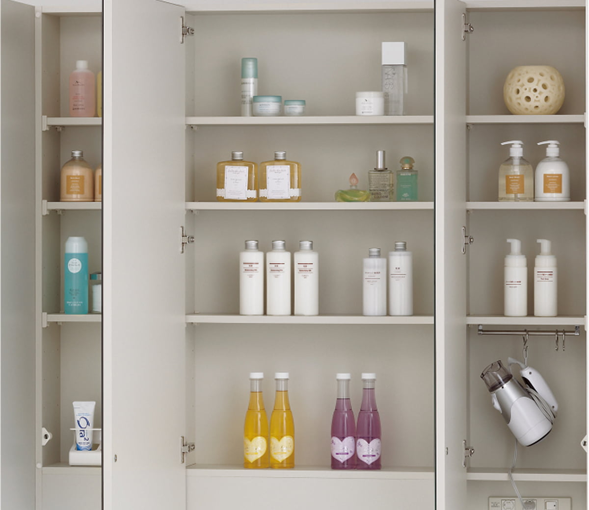 三面鏡裏収納の参考写真