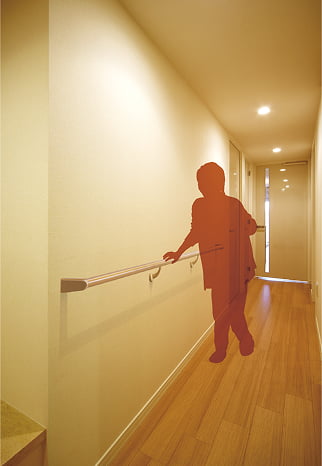 手すりを使用するイメージ写真