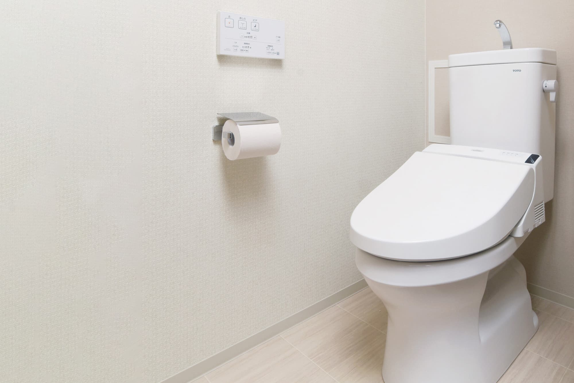 シンプルで清潔感のあるトイレの写真