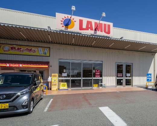 ラ・ムー 彩都店（徒歩6分/約480m）