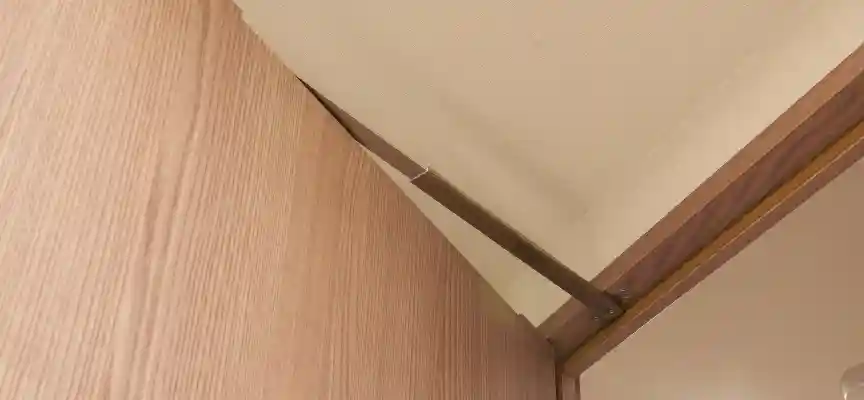 コンシールドドアクローザー