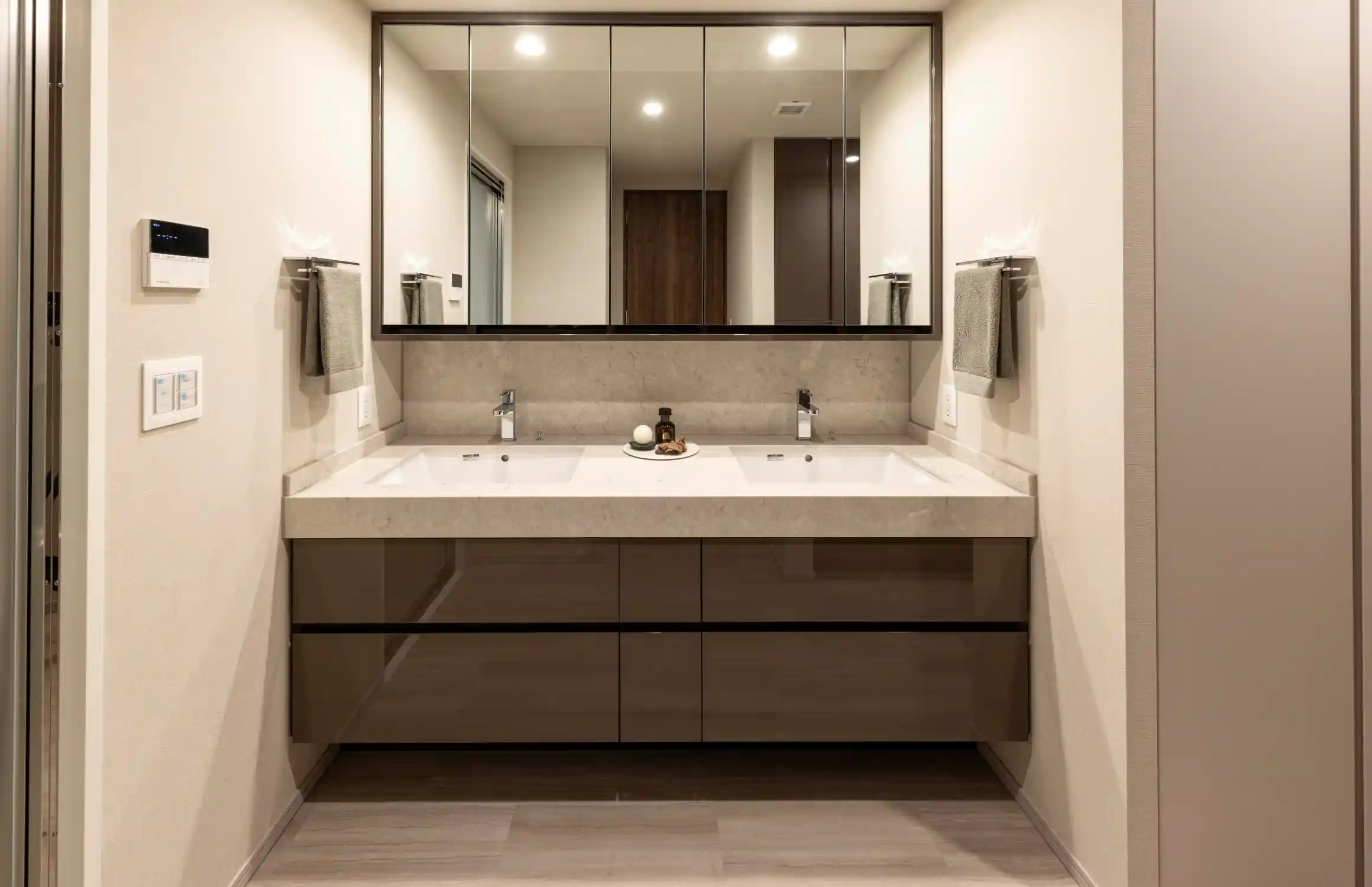 N-110zH type Powder Room