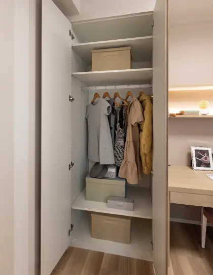 クロゼット〈奥行約600mm〉（オール可動収納）