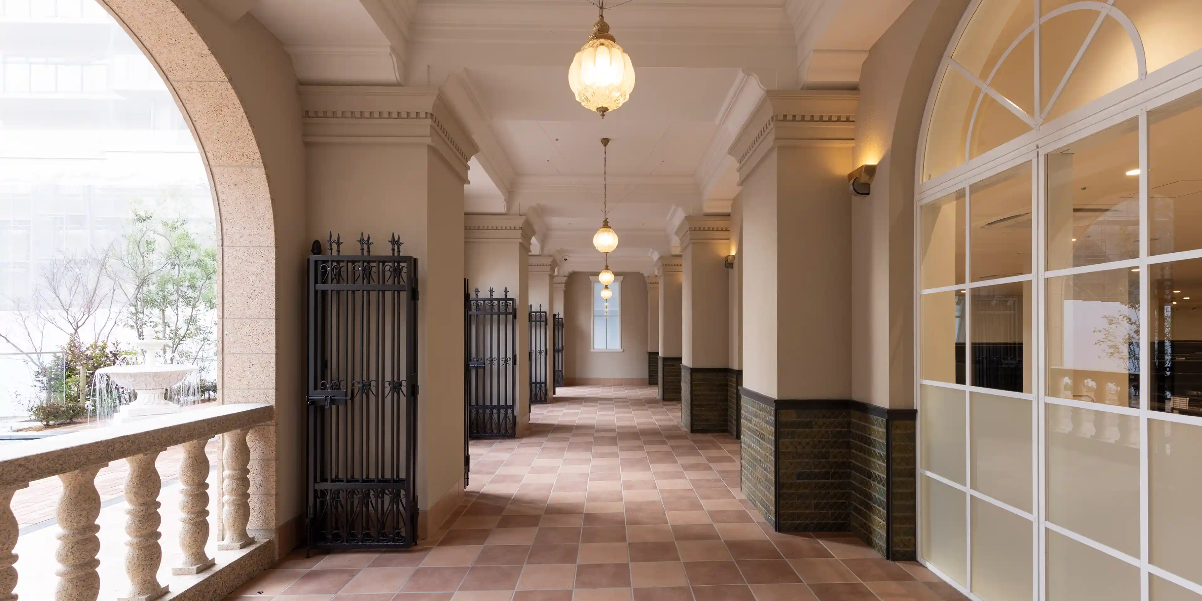 ジオタワー宝塚 グランレジス 商業棟の外部回廊