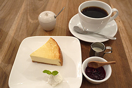 マチノ木チーズケーキ(390円)とコーヒー(360円)
